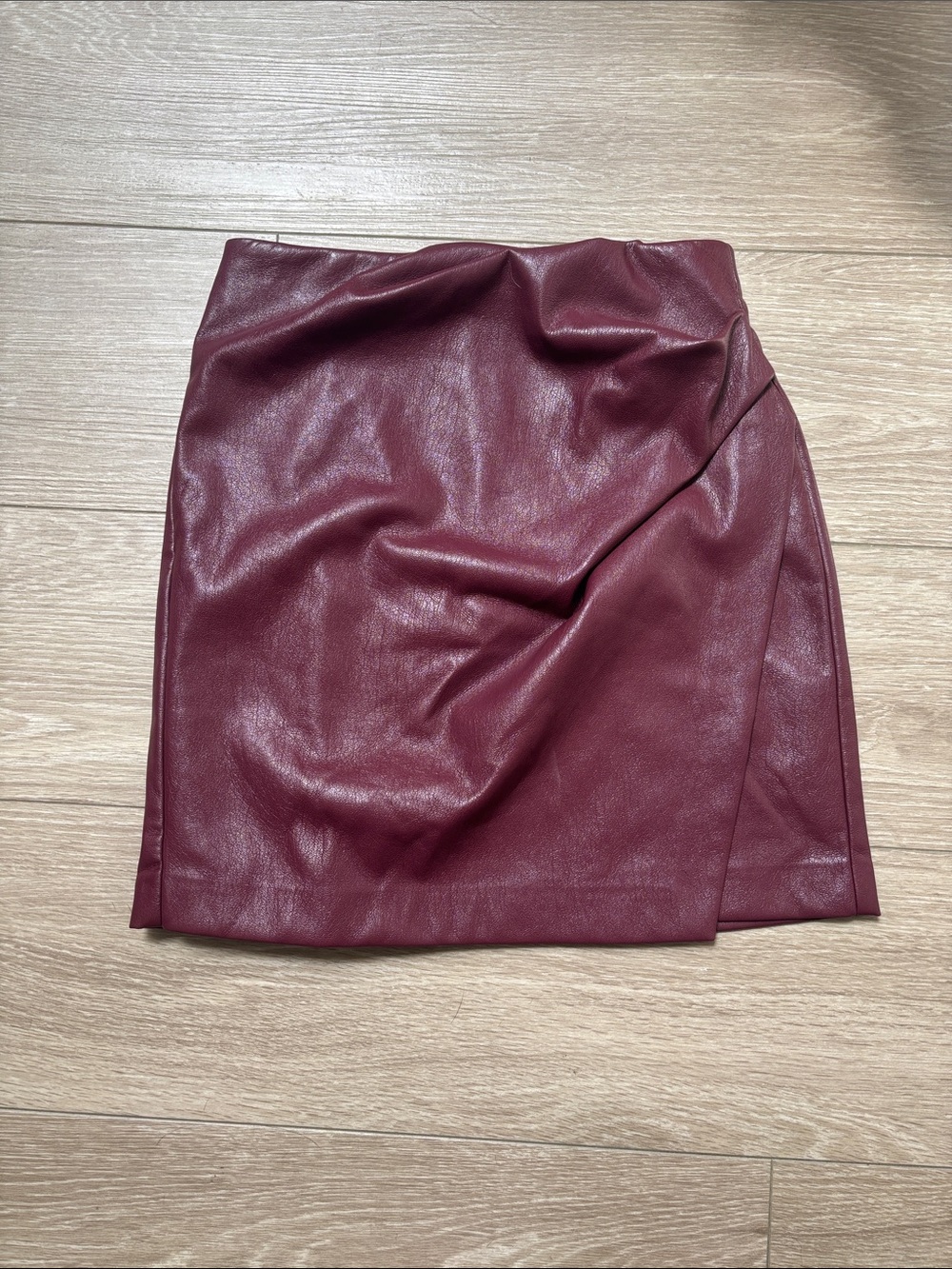 Wilfred (Aritzia) Faux Leather Mini Skirt in Wine